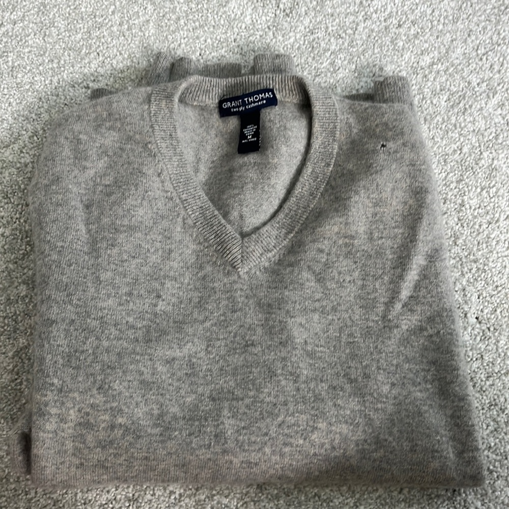 Cashmere sweater (damaged)